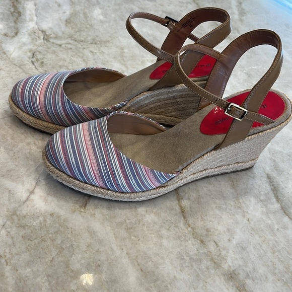 Bandolino Quipster Espadrille Wedges | Red White Blue Stripes | Size 9 - Picture 1 of 6